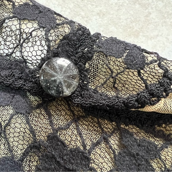 Elaris Handloomed Lace Sweater - Picture 11 of 14